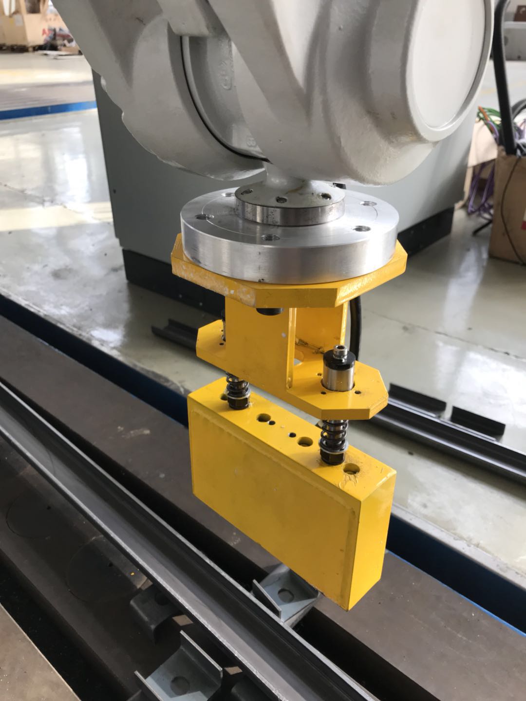千豪磁電機械手夾具，機械手吸盤，自動化夾具，電永磁夾具